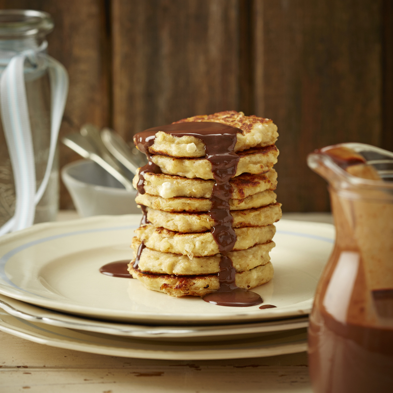 Oat & ricotta crumpets with chocolate sauce 